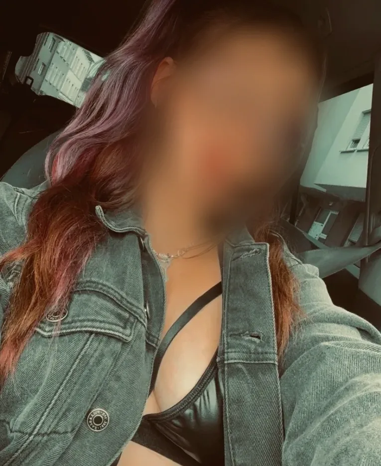 Amira, 27