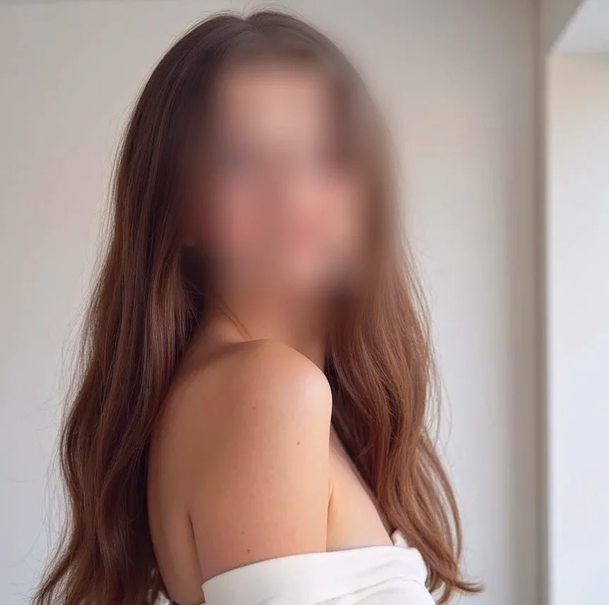 Ines, 26