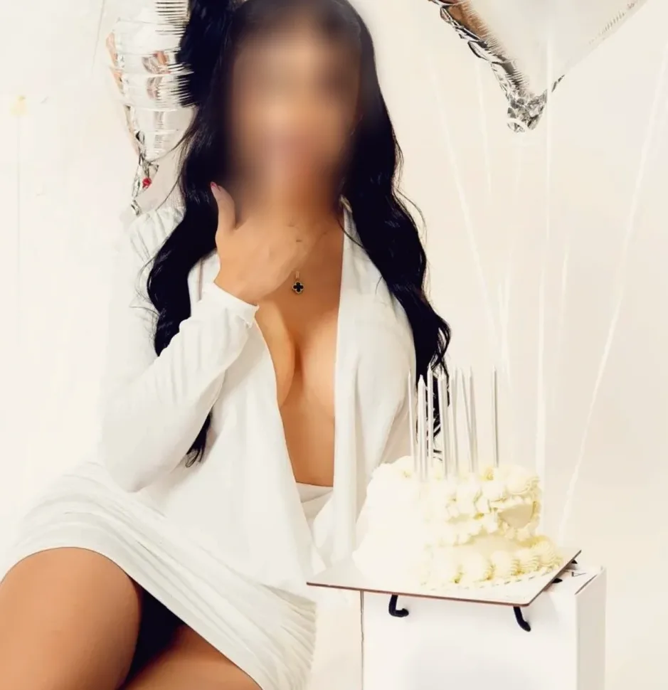Isabelle, 29