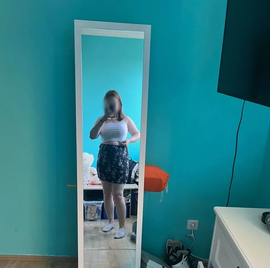 Julia, 18