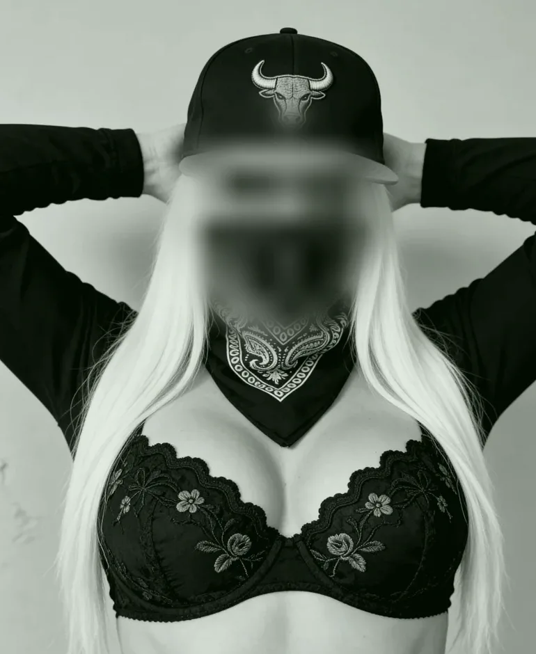 Lilly, 34