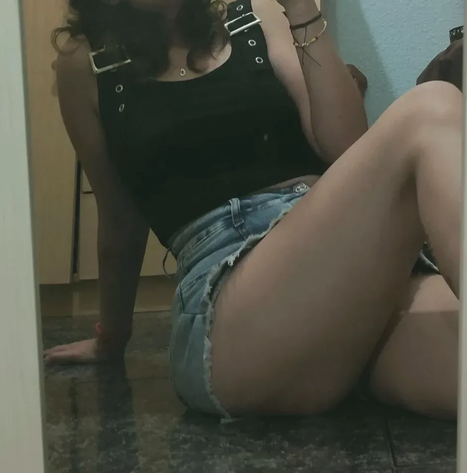 Nathalie, 32
